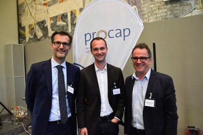 Der alte und der neue Präsident präsentieren sich